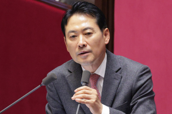 장동혁 국민의힘 대표가 무제한 토론(필리버스터) 역대 최장 기록을 경신했다. 사진은 23일 장 대표가 서울 여의도 국회에서 열린 제430회국회(임시회) 제2차 본회의에서 '12·3 윤석열 비상계엄 등에 대한 전담재판부 설치 및 제보자 보호 등에 관한 특별법안(대안)에 대한 수정안'에 대한 필리버스터를 하고 있는 모습. /사진=뉴스1