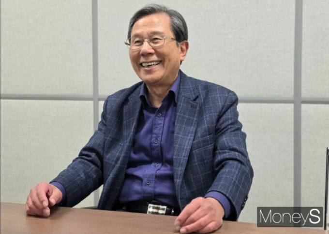 세계 3위의 경제 대국, 독일을 지탱하는 저력은 화려한 마천루가 아니라 수백년을 버텨온 '미텔슈탄트'(강소기업)의 뿌리인 재단 중심 지배구조에서 나온다. 사진은 인터뷰에 나선 조병선 한국가족기업연구원장의 모습. /사진=김성아 기자
