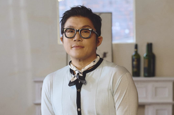 최근 조폭 연루 의혹으로 연예 활동을 잠정 중단한 조세호가 평소 각별한 애정을 쏟아왔던 패션 브랜드 사업마저 정리했다. /사진=조세호 인스타그램