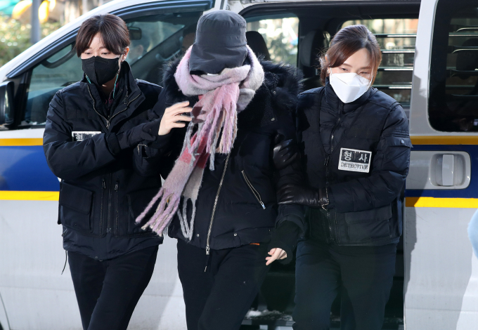 마약 혐의로 경찰 수사 대상에 오른 상황에서 해외로 도피한 남양유업 창업주 외손녀 황하나씨(37)가 마약 투약 혐의로 경찰에 체포됐다. 사진은 2021년 1월7일 서울 마포구 서울서부지방법원에서 열린 영장실질심사에 출석한 모습. /사진=머니투데이