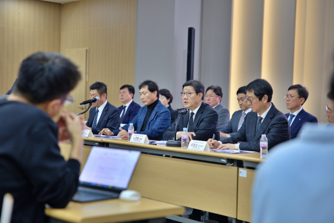 제약업계가 정부의 약가 제도 개편안에 반기를 들었다. 약가 제도 개편안 관련 긴급 기자회견에 참석한 노연홍 한국제약바이오협회장이 발언하고 있다. /사진=한국제약바이오협회