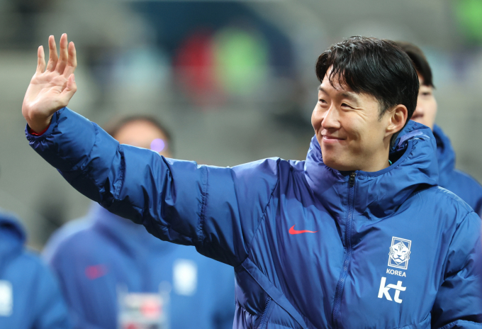 미국 프로축구 MLS의 LAFC가 2025년을 돌아보며 손흥민을 집중 조명했다. 사진은 11월18일 서울월드컵경기장에서 열린 가나와의 평가전 승리 후 관중들에게 인사하는 손흥민. /사진제공=뉴시스