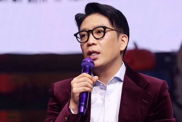 가수 겸 프로듀서 MC몽이 차가원 피아크 그룹 회장과의 불륜석을 부인하며 법적 대응을 선포했다.  사진은 가수 MC몽 모습. /사진=머니투데이