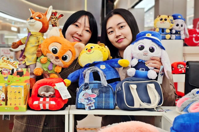 신세계센텀시티가 몰 스포츠영패션관 오픈 100일을 맞아 '스페셜 이벤트'를 개최한다. 주토피아 모델이 제품을 선보이고 있다. /사진제공=신세계센텀시티
