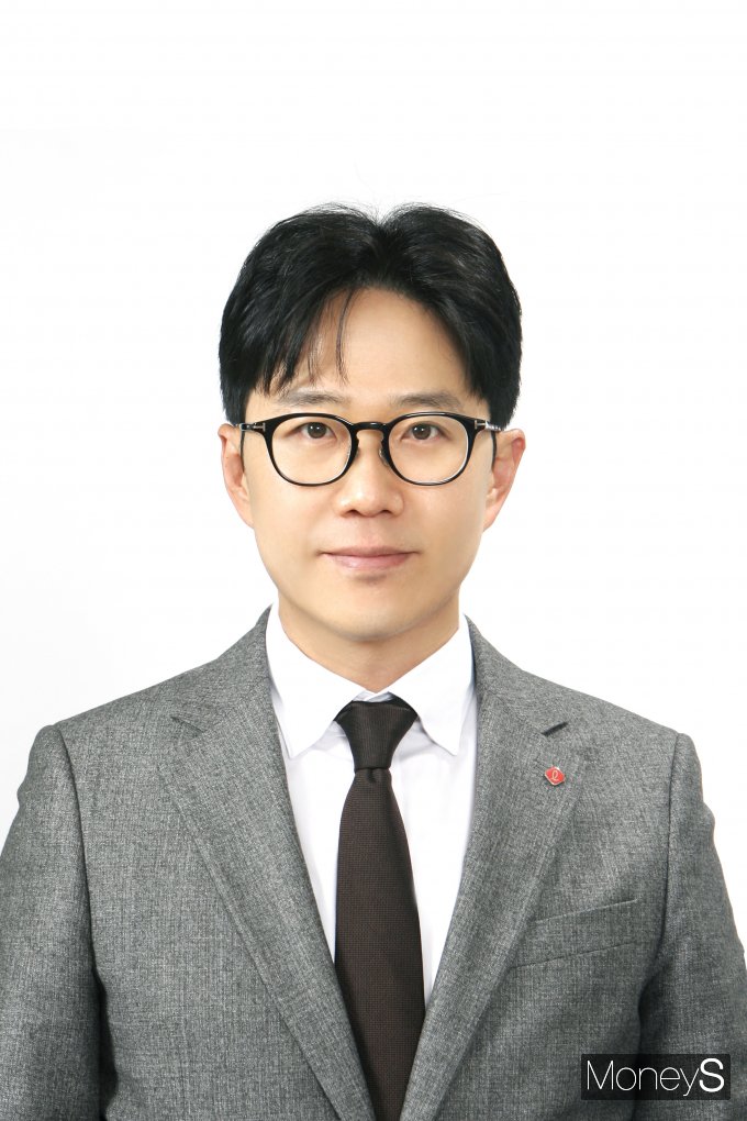 제30회 한국유통대상에서 국무총리상을 수상한 김대원 롯데백화점 광주점장. /사진제공=광주상의