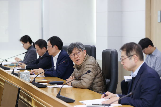 국토교통부와 산하 기관장들의 인선이 지연돼 업무 수행에도 공백이 우려됐다. 김이탁 국토교통부 제1차관이 제1차 주택시장 및 공급대책 점검회의를 주재하고 있는 모습. /사진=뉴스1
