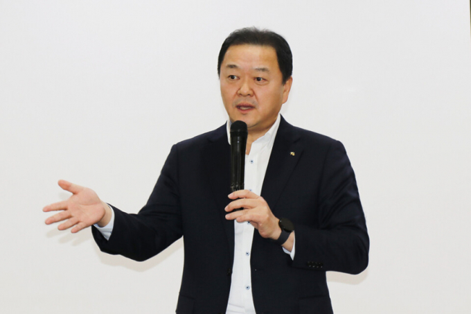 취임 3년차를 맞이하는 빈중일 KB캐피탈 대표가 소비자보호를 골자로 한 조직개편을 단행했다. 사진은 빈중일 대표./사진=KB캐피탈 