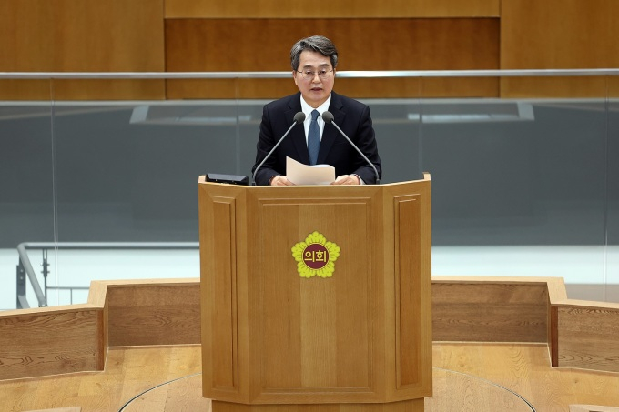 26일 열린 경기도의회 제387회 정례회 5차 본회의에서 김동연 경기도지사가 2026년 경기도 예산안 관련 인사말을 하고 있다. /사진제공=경기도 