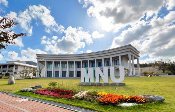                                                     목포대학교 70주년 기념관