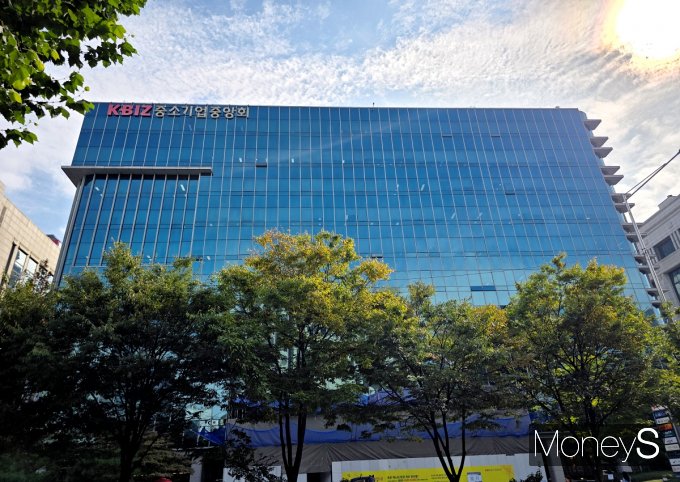 김기문 중기중앙회 회장이 2026년 신년사를 통해 새해 중소기업 성장사다리 복원을 위해 정책 역량을 집중할 것을 선언했다.  /사진=황정원 기자