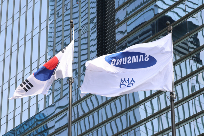 삼성전자가 독일 프리미엄 완성차 브랜드 BMW의 전동화 플랫폼 전환을 알리는 첫 모델인 '뉴 iX3'에 자사의 프리미엄 차량용 프로세서 '엑시노스 오토'를 공급한다.사진은 30일 서울 삼성전자 서초사옥의 깃발이 펄럭이고 있는 모습. /사진=뉴시스