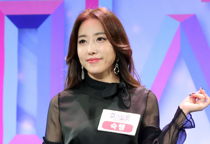 상간녀 소송에 휘말린 트로트 가수 숙행이 해당 논란을 미리 인지하고도 '현역가왕3' 출연을 강행했다는 주장이 제기됐다. 사진은 지난 2019년 10월 서울 도봉구 플랫폼창동61에서 열린 '미스트롯, 전국투어 콘서트 시즌2' 제작발표회에 참석한 가수 숙행. /사진=머니투데이