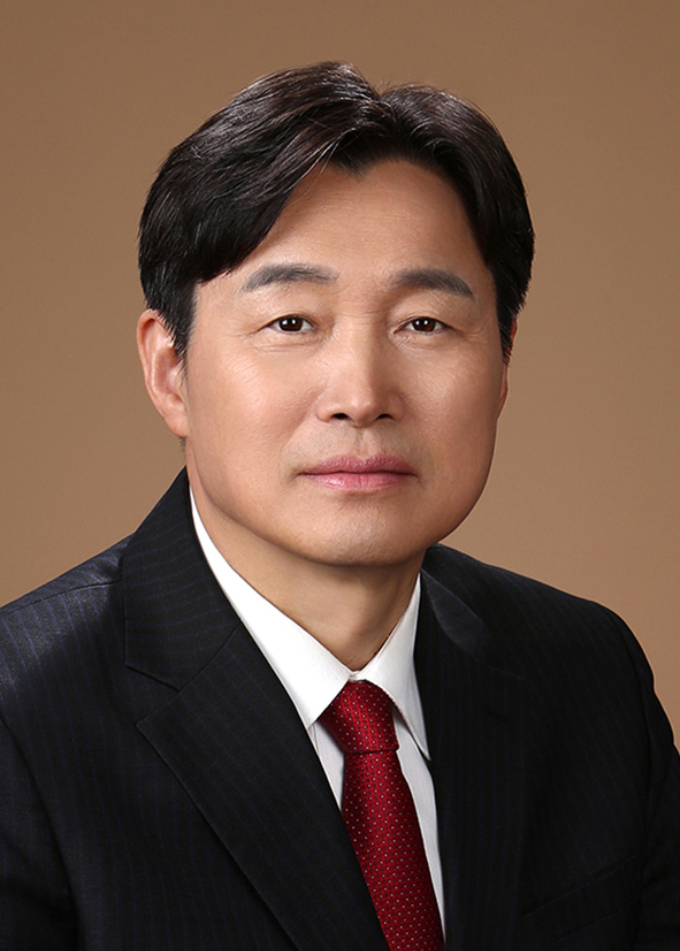 이병래 손해보험협회장이 신년사를 통해 금융소비자보호 중심의 리스크 대응 역량을 강화해야 한다고 31일 밝혔다. 사진은 이병래 회장. /사진=손해보험협회
