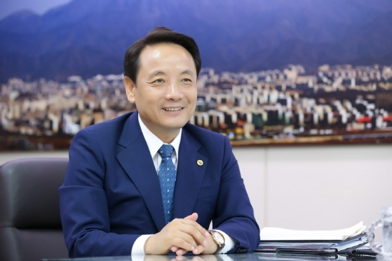 임택 광주시 동구청장.