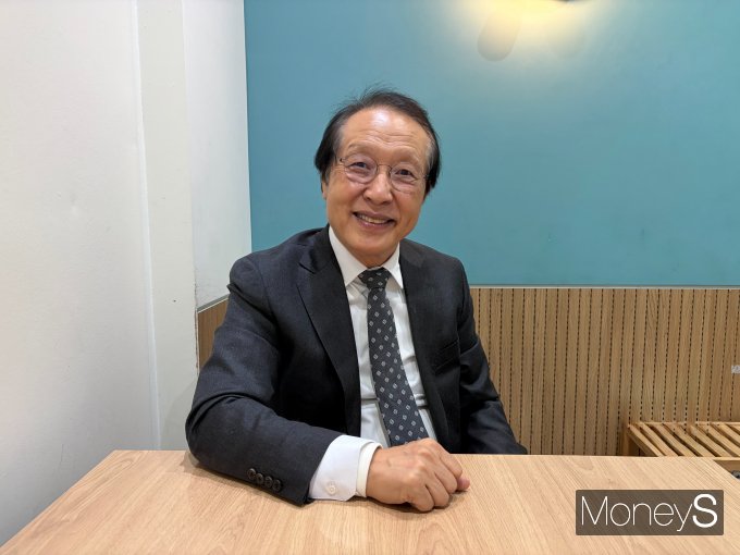 홍기용 인천대학교 경영학부 교수가 청년 일자리 문제 해결을 위한 방안으로 기업하기 좋은 나라와 창업 활성화를 꼽았다. 사진은 머니S와 인터뷰를 진행한 홍 교수. /사진=김동욱 기자