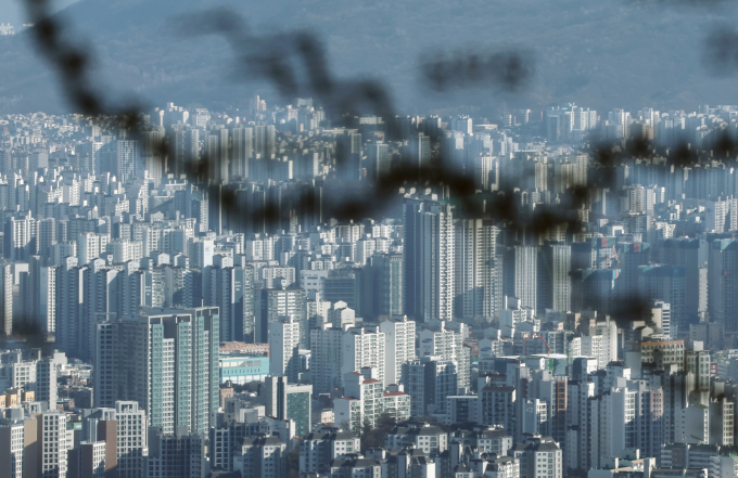  사진은 서울 남산타워에서 바라본 아파트 단지. /사진=뉴스1