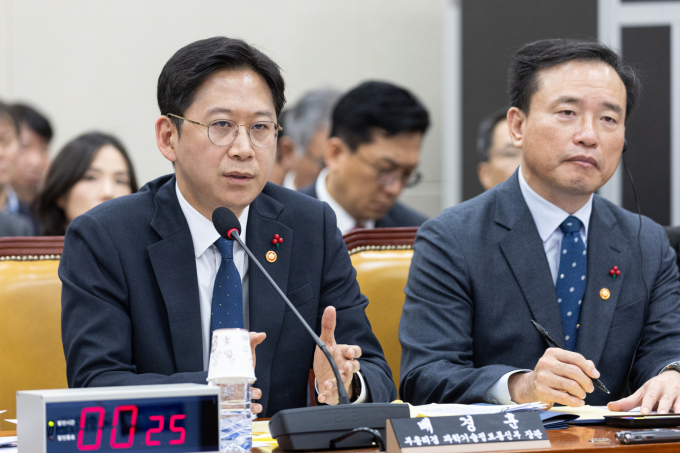 배경훈 과학기술정보통신부 장관 겸 부총리가 31일 서울 여의도 국회에서 열린 제430회 국회(임시회) 쿠팡 침해사고 및 개인정보 유출, 불공정 거래, 노동환경 실태 파악과 재발방지 대책 마련을 위한 연석 청문회에 출석해 의원 질의에 답변하고 있다. /사진=뉴스1