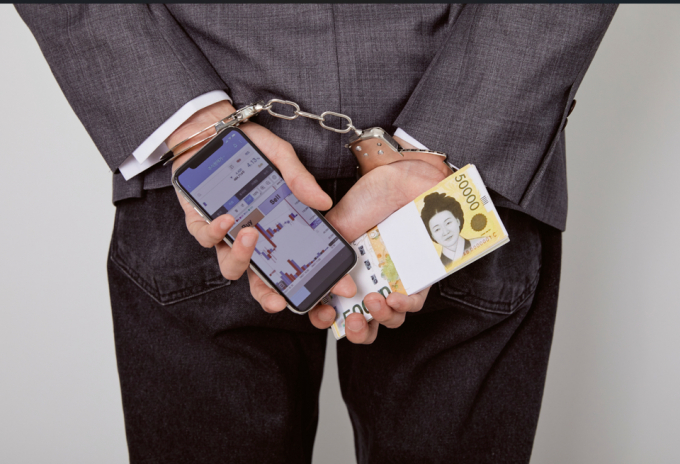 [체크!코스닥] 약속 깬 초록뱀 원영식 회장, 엑스큐어 통해 투자 계속 - 뉴스 썸네일 이미지