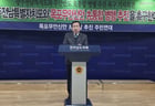 목포무안신안 선(先)통합추진주민연대 박홍률 공동대표가 8일 도의회에서 기자회견을 갖고 광주전남행정통합과 함께 기초자치단체인 '목포무안신안 선통합'을 병행 추진해 줄것을 촉구하고 있다./사진=뉴시스