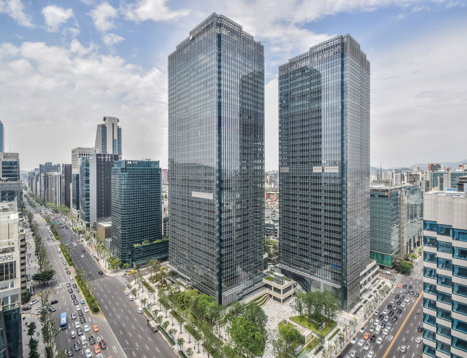 이지스자산 '센터필드 매각' 강행에... 신세계프라퍼티, 법적 조치 시사 - 뉴스 썸네일 이미지