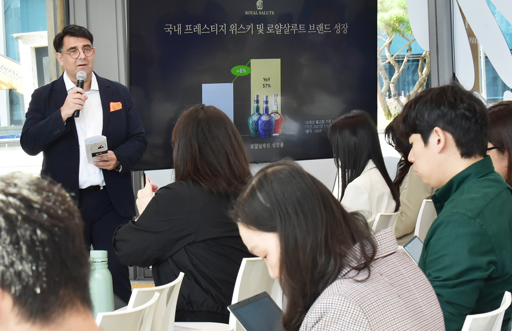 로얄살루트 21년 리차드 퀸 에디션2' 전세계 최초 국내 론칭
